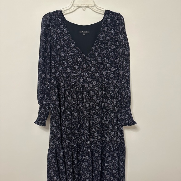 Petite Georgette V-Neck Tiered Midi Dress in Enchanted Floral in size M - Picture 2 of 2